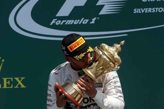 05.07.2015- Race, 1st position Lewis Hamilton (GBR) Mercedes AMG F1 W06 silverstone