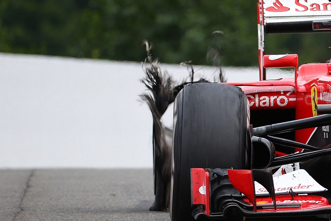 Belgian Grand Prix, Spa - Francorchamps 20 - 23 August 2015 - Vettel gomma Pirelli