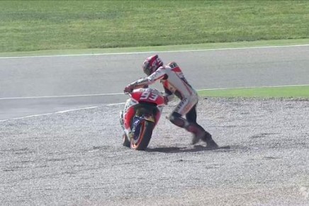 MotoGP Marc Marquez caduta Aragon 2015