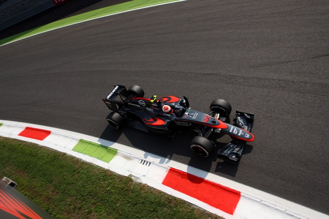 04.09.2015 - Free Practice 1, Jenson Button (GBR)  McLaren Honda MP4-30.