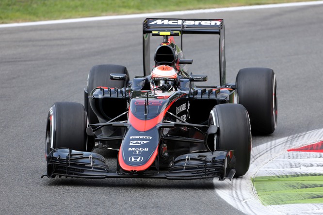 04.09.2015 - Free Practice 1, Jenson Button (GBR)  McLaren Honda MP4-30.