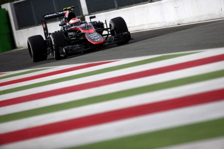 04.09.2015 - Free Practice 1, Jenson Button (GBR)  McLaren Honda MP4-30.