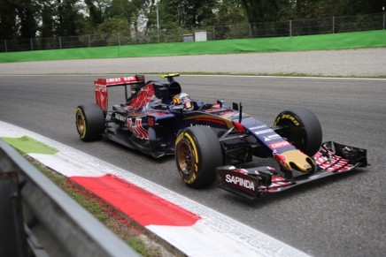 04.09.2015 - Free Practice 2, Carlos Sainz Jr (ESP) Scuderia Toro Rosso STR10