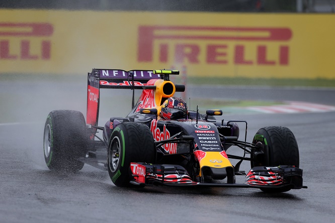 F1 | GP Giappone 2015: la pioggia fa naufragare le prime libere