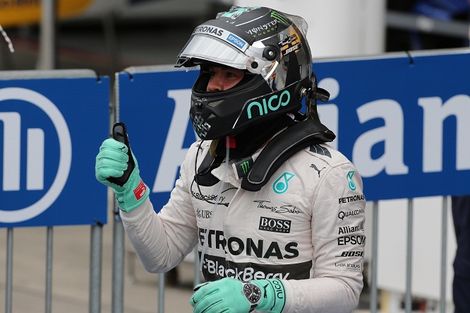 F1 | Rosberg beffa Hamilton. Ferrari non troppo lontana