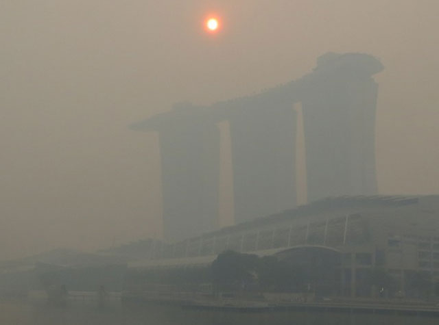 Singapore fumo da incendi