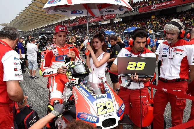 Andrea Iannone Race 2015 Sepang