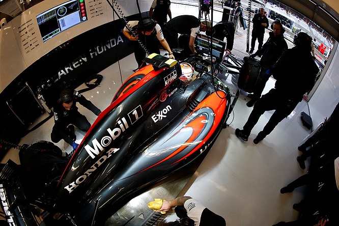 Button McLaren Austin PL3 2015