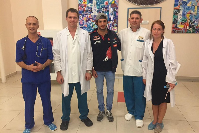 Carlos Sainz Jr lascia l'ospedale dopo incidente Sochi 2015