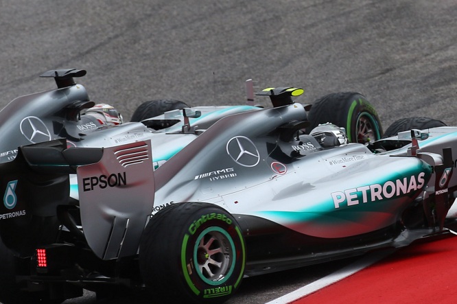 F1 | Hamilton-Rosberg: dal lancio del cappellino a giù la visiera