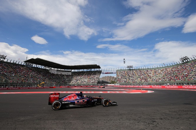 30.10.2015 - Free Practice 1, Max Verstappen (NED) Scuderia Toro Rosso STR10