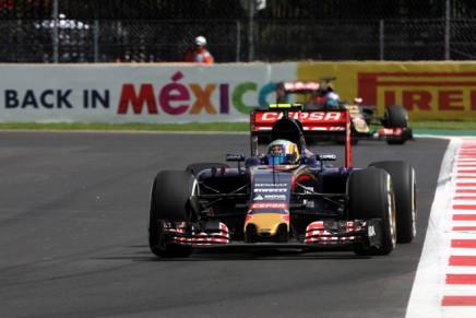 30.10.2015 - Free Practice 1, Carlos Sainz Jr (ESP) Scuderia Toro Rosso STR10