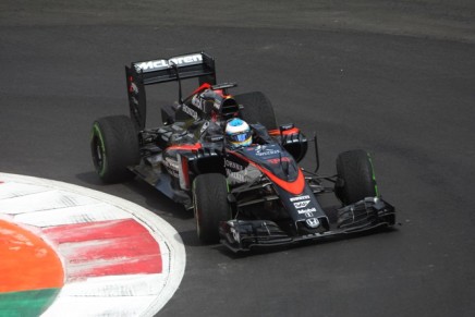 30.10.2015 - Free Practice 1, Fernando Alonso (ESP) McLaren Honda MP4-30