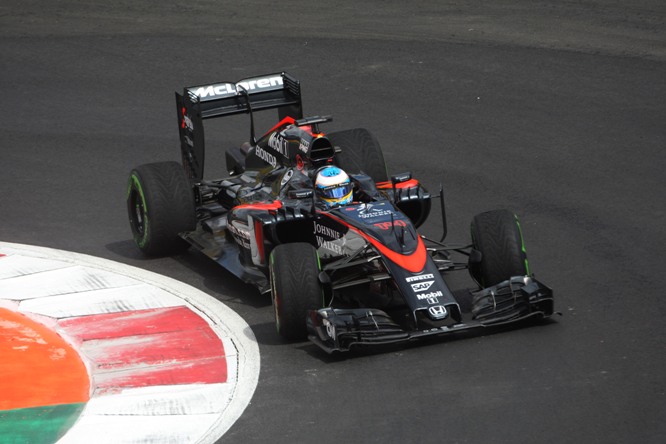 30.10.2015 - Free Practice 1, Fernando Alonso (ESP) McLaren Honda MP4-30