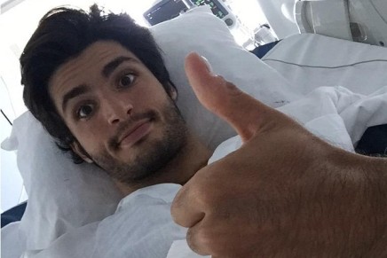 Selfie Carlos Sainz Jr dopo incidente Sochi 2015