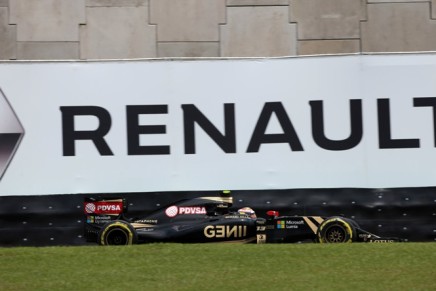 14.11.2015 - Free Practice 3, Pastor Maldonado (VEN) Lotus F1 Team E23 Lotus Logo Renault