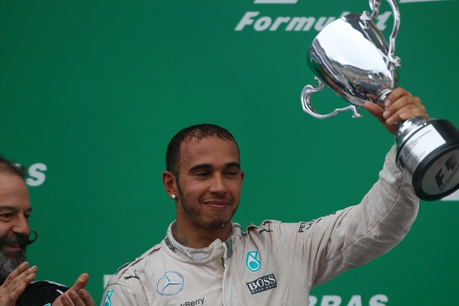 F1 | Hamilton: “Qui è impossibile superare, strategie bloccate”