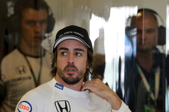 F1 thinks about small teams too much – Alonso