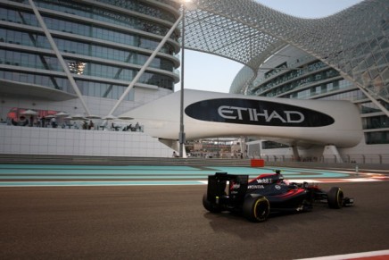 27.11.2015 - Free Practice 2, Jenson Button (GBR)  McLaren Honda MP4-30.