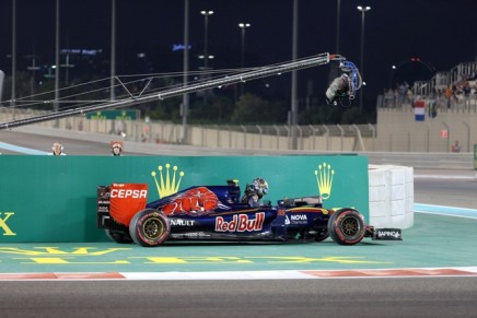 27.11.2015 - Free Practice 2, Carlos Sainz Jr (ESP) Scuderia Toro Rosso STR10