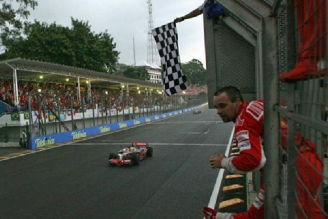 foto 5 Hamilton GP Brasile 2008 arrivo