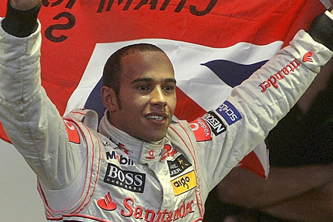 foto 7 Hamilton campione 2008 GP Brasile