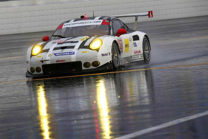 24h Daytona | Qualifica show: Porsche GT più veloce nel diluvio