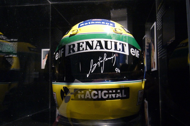 Casco con Autografo Senna test Imola