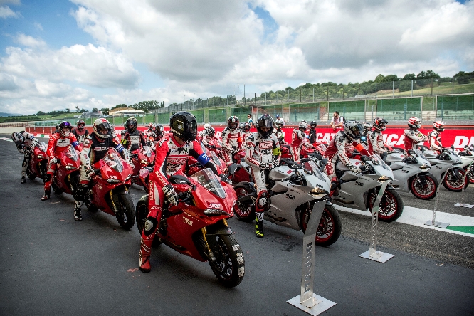 Ducati Riding Experience 2016, l’accademia di guida Ducati