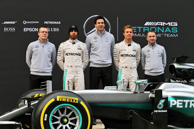 F1 | Mercedes, tolti i veli alla W07: le foto