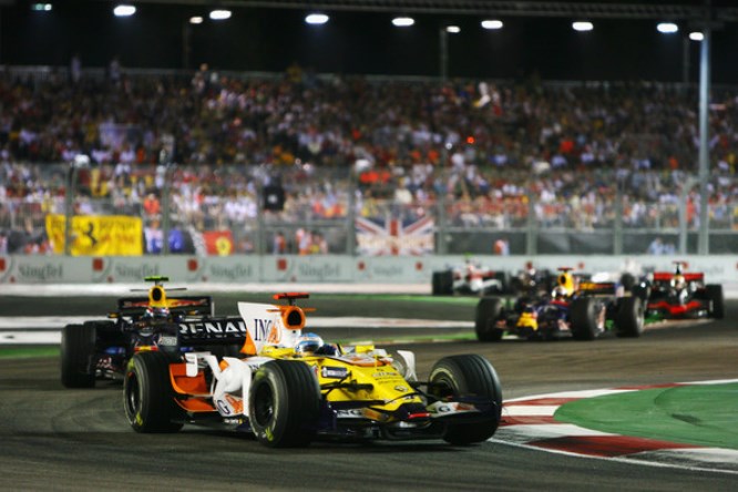 F1-Singapore-2008-Alonso-Renault