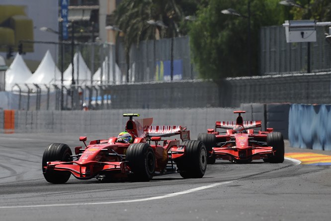 F1-Valencia-2008-Massa-Raikkonen-Ferrari