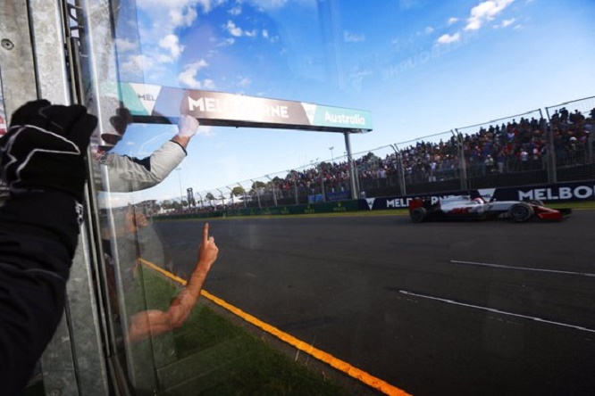 Haas Grosjean finish line GP Australia 2016