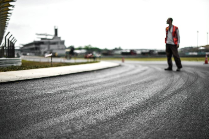 MotoGP | Sepang, si indaga su macchie di umido sospette