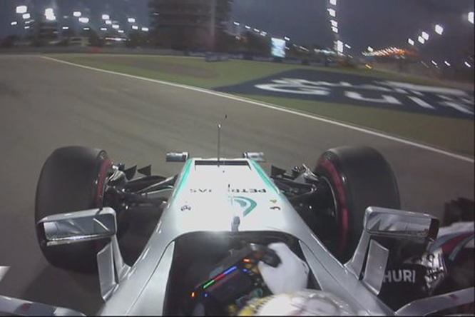 MovioloneF1_Bahrain2016_HamiltonBottas2