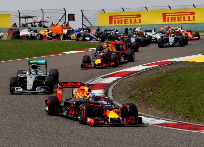 F1 | GP Cina: Bravo Kvyat, Vettel ingenuo