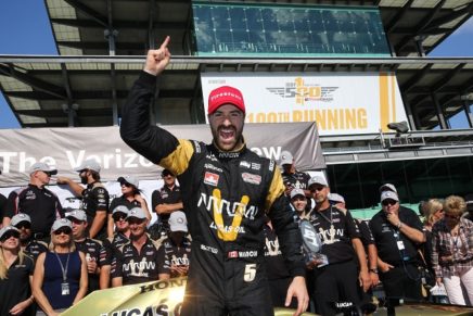 Hinchcliffe pole IndyCar Indy 500 2016