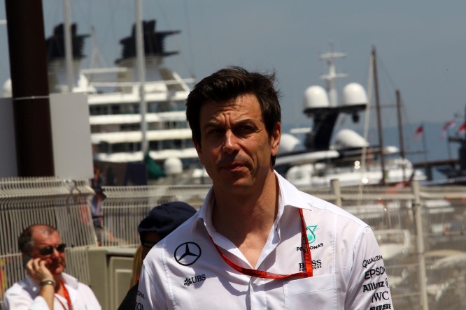 F1 | Mercedes, Wolff loda Red Bull: “Pole meritata, imprendibili nel T3!”