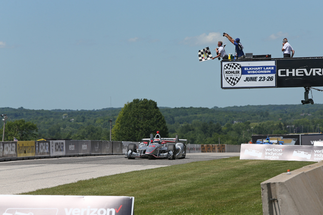 IndyCar2016_RoadAmerica_Power_bandierascacchi