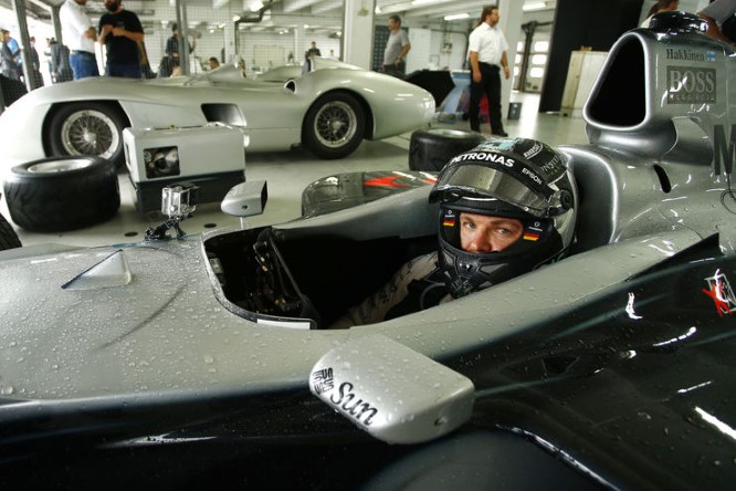 Nico-Rosberg-Mercedes-Track-Day-Hockenheim-28-Juni-2016-fotoshowBig-54e94d97-959920 (Custom)