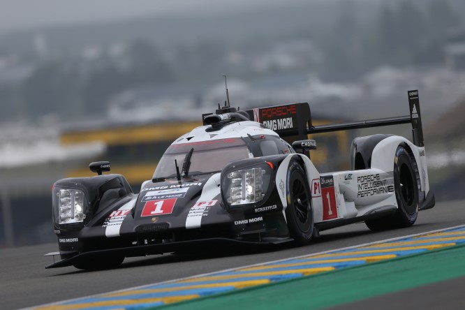 24h Le Mans 2016 – Prime sei ore: Porsche al comando, problemi per la 488 di Bruni