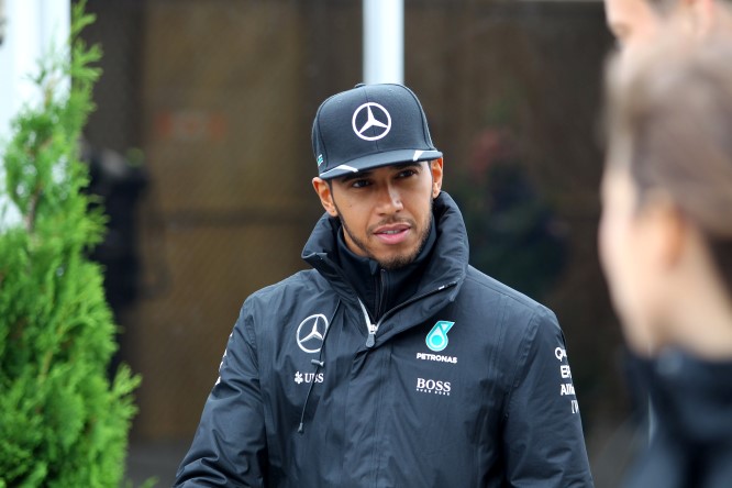 F1 | Hamilton: oggi niente test a Barcellona per un problema al piede