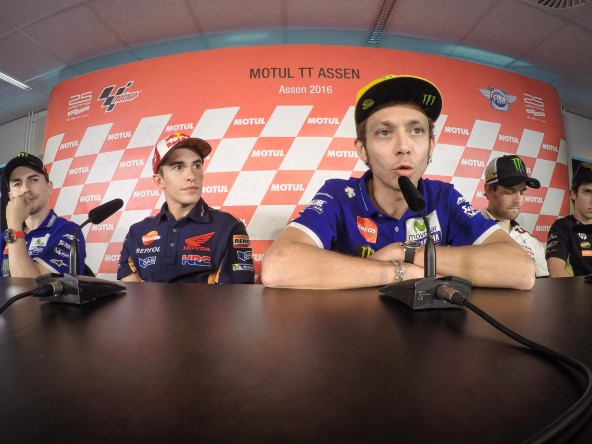 MotoGP | Rossi torna sul 2015: “Mi rubarono il titolo, Marquez fu vergognoso”