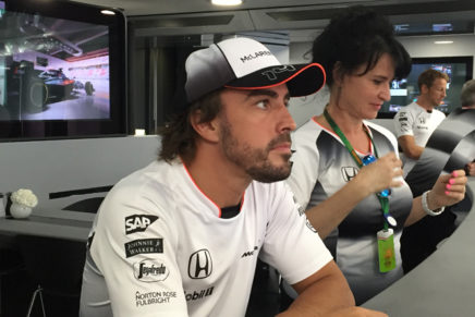 Alonso_paddock_Hockenheim2016