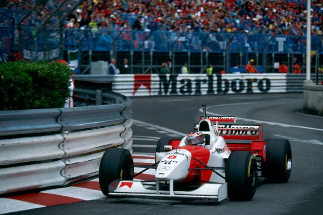 F1 / Monaco ’96: a Dennis solo la replica del casco di Schumi