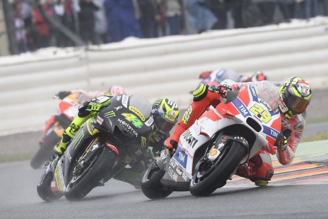 MotoGP | Nel 2017 non ci saranno le gomme intermedie