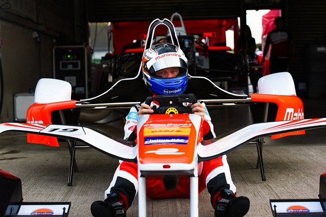 Formula E 2016_17 Test Donington Mahindra Rosenqvist