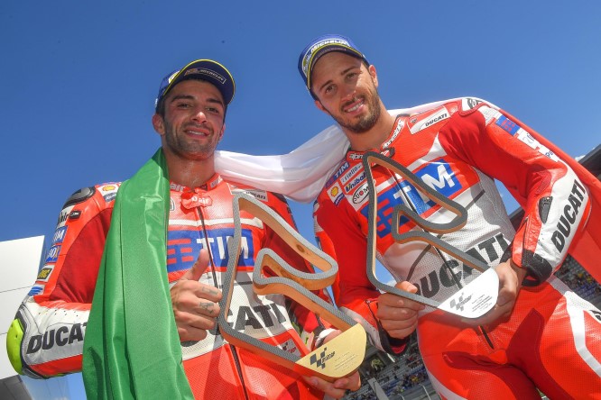 iannone dovizioso_8358.gallery_full_top_fullscreen (Custom)