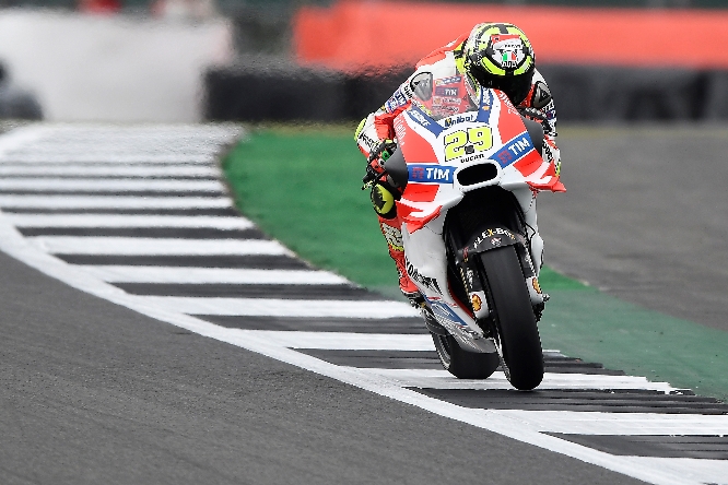 Andrea Iannone Silverstone 2016