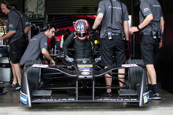 formula-e-test-donington-park-2016_17-evans-jaguar